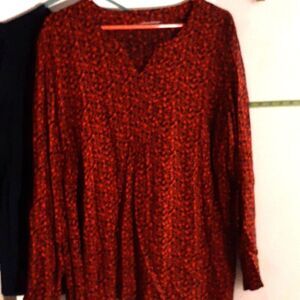 Black red miniprint maternity blouse fits l to xl